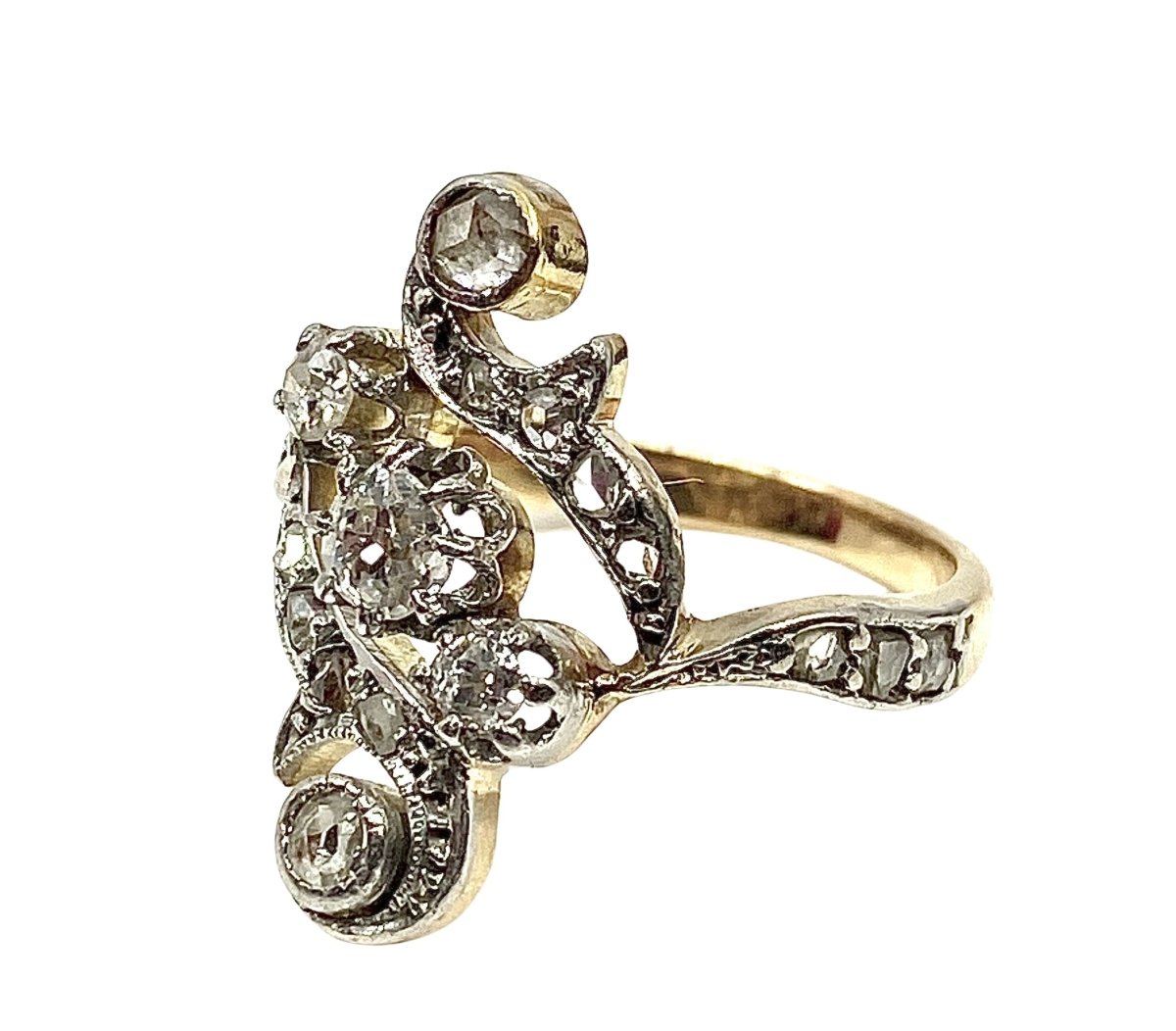 Bague en or jaune, or blanc et diamants - Castafiore