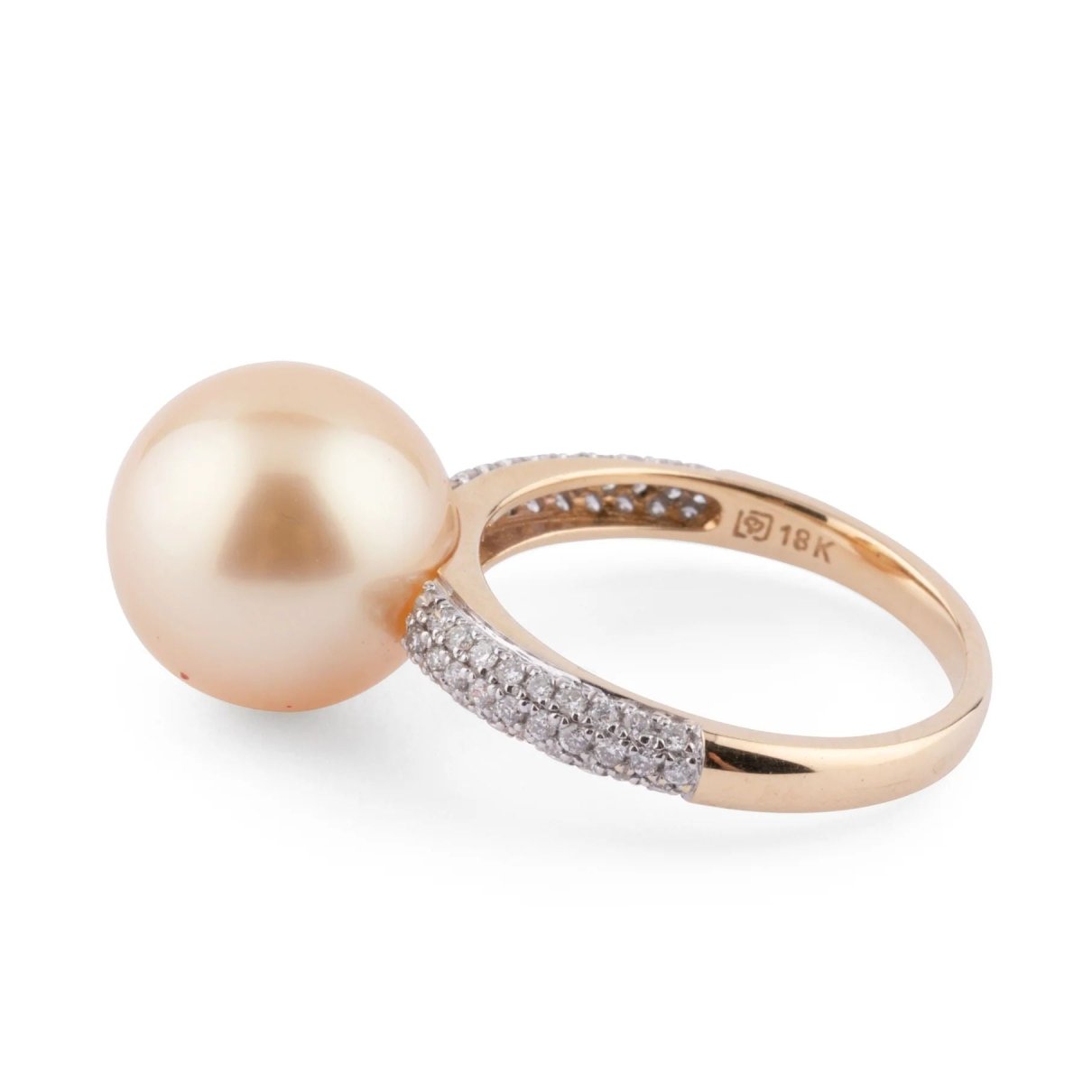 Bague en or jaune, ornée d'une perle de culture Gold des mers du sud - Castafiore