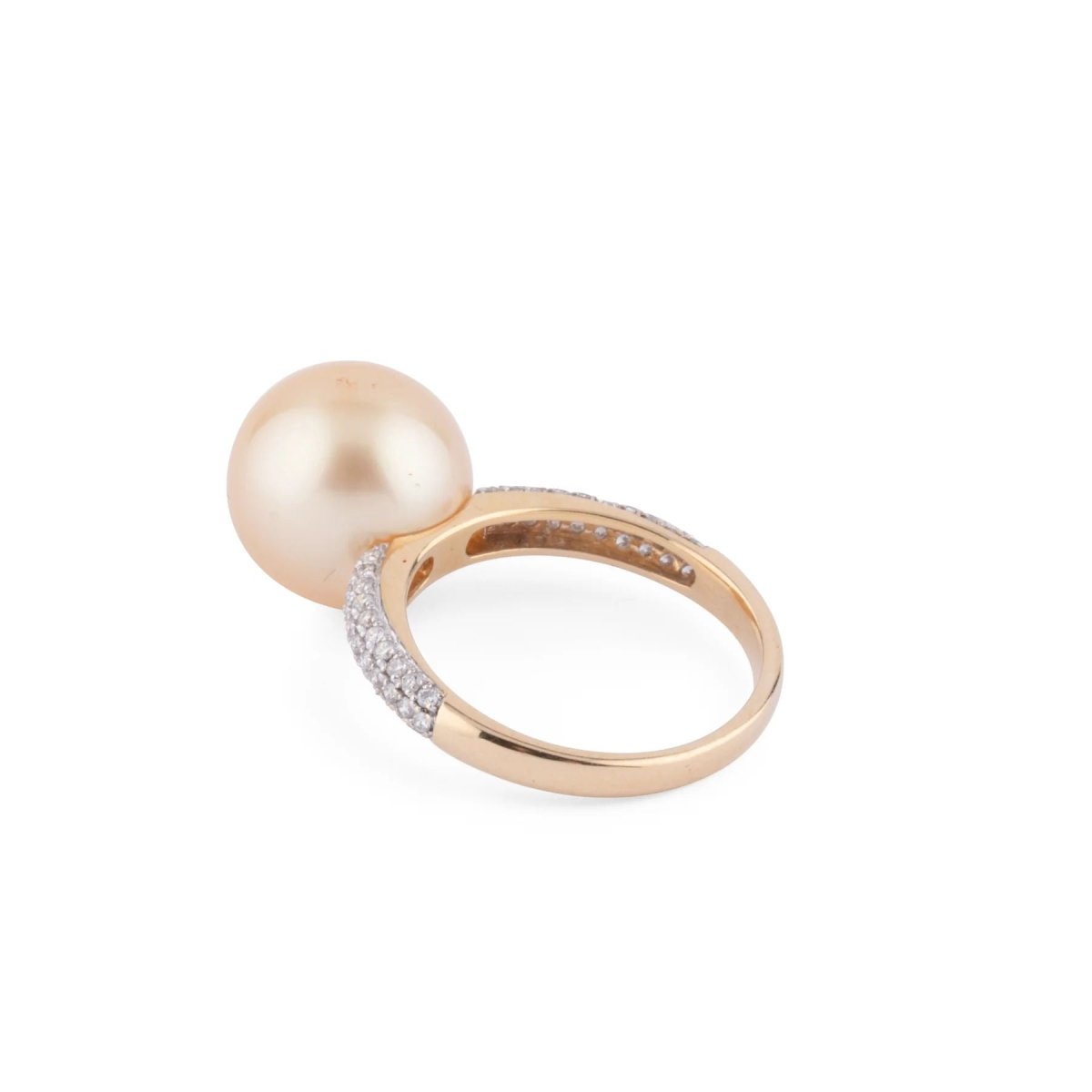 Bague en or jaune, ornée d'une perle de culture Gold des mers du sud - Castafiore