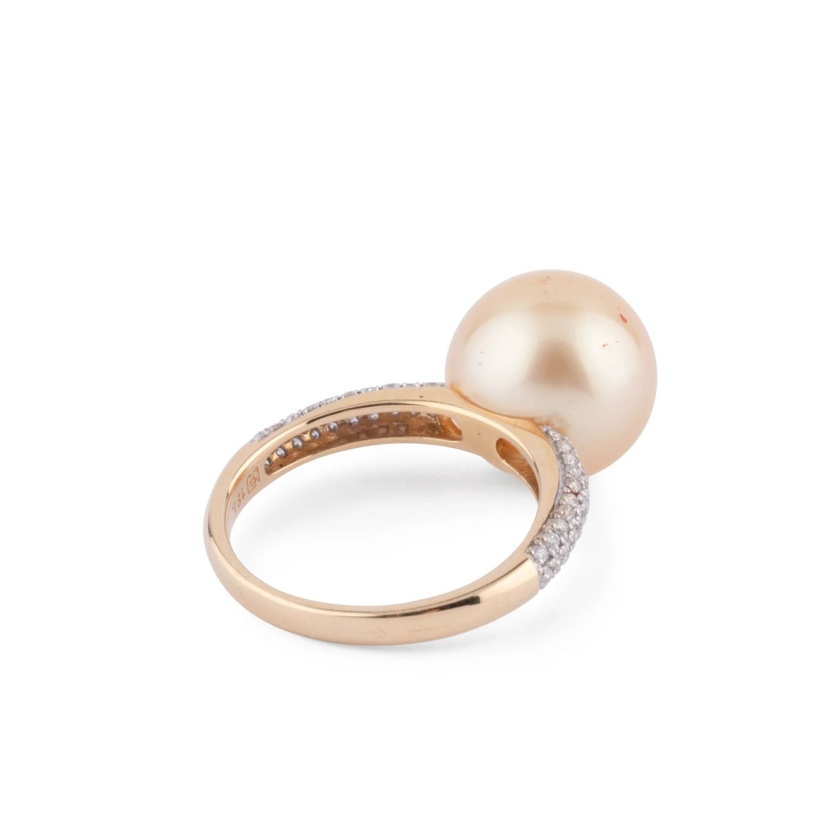 Bague en or jaune, ornée d'une perle de culture Gold des mers du sud - Castafiore