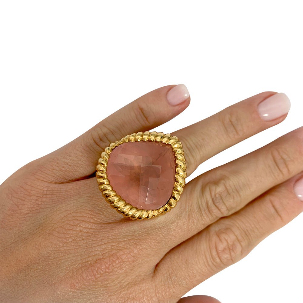 Bague en or jaune, quartz rose - Castafiore