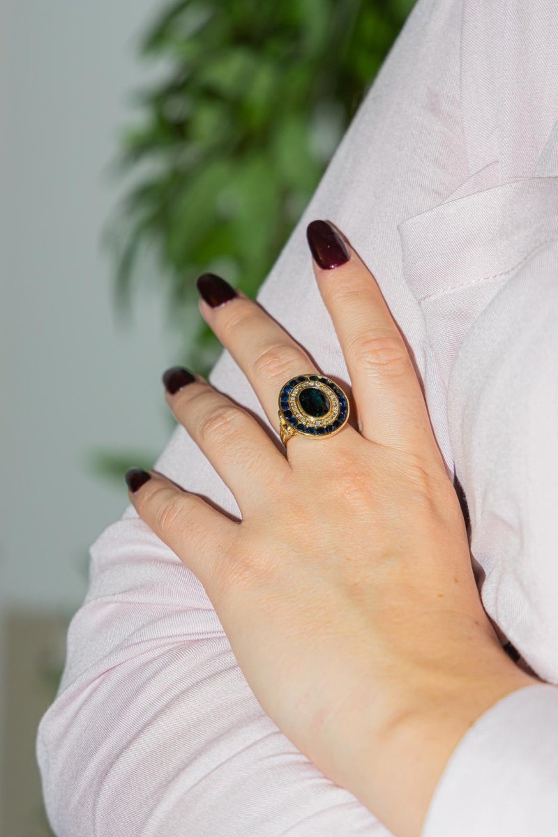 Bague en or jaune, saphir et diamants - Castafiore