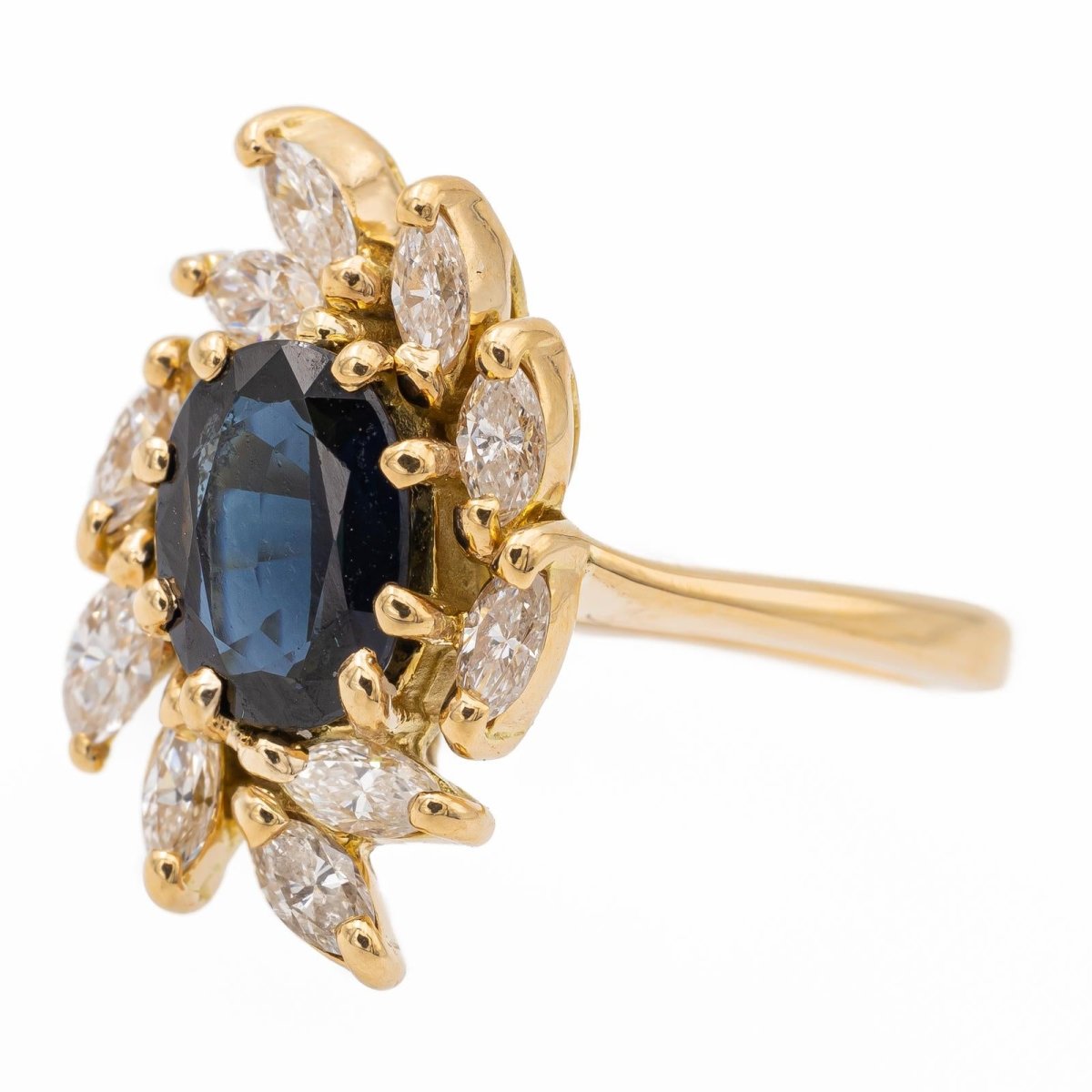 Bague en or jaune, saphir et diamants - Castafiore