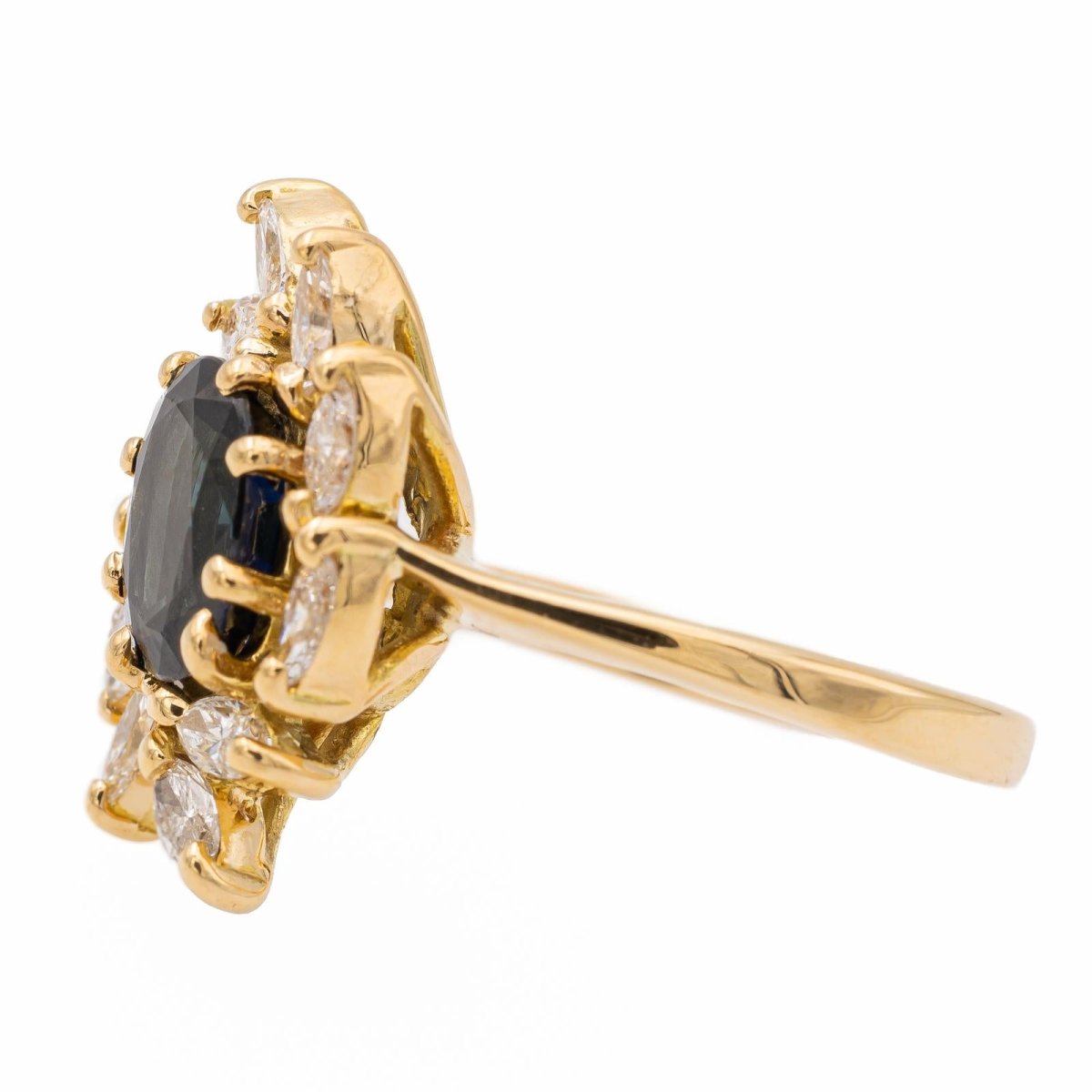 Bague en or jaune, saphir et diamants - Castafiore