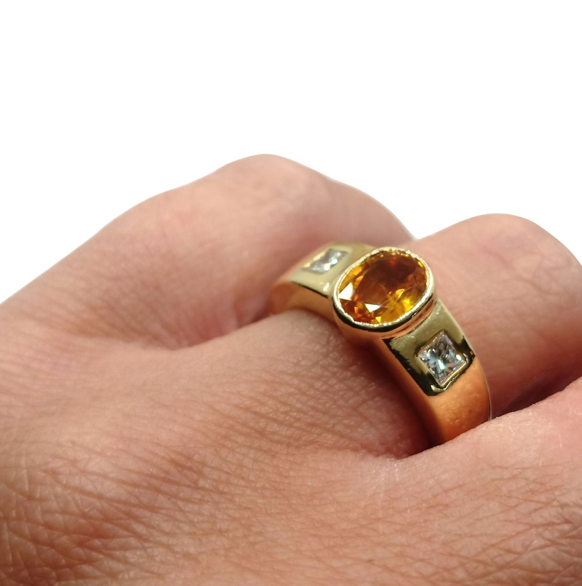 Bague en or jaune, saphir et diamants - Castafiore