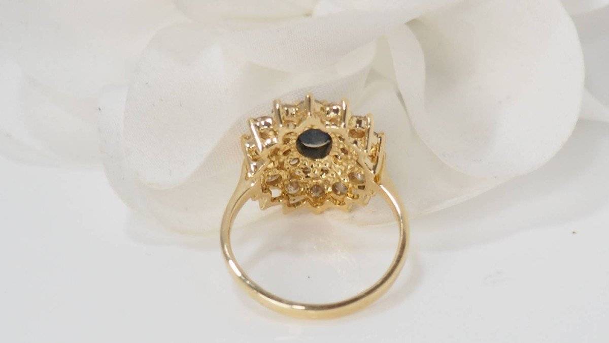 Bague en or jaune, saphir et diamants - Castafiore