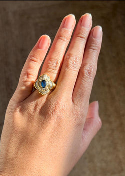 Bague en or jaune, saphir et diamants – Castafiore