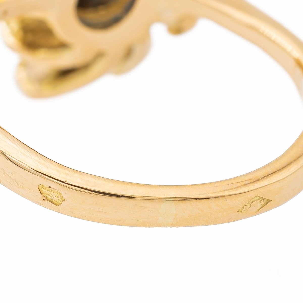 Bague en or jaune, saphir et diamants - Castafiore