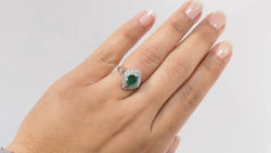 Bague en platine, émeraude et diamants - Castafiore