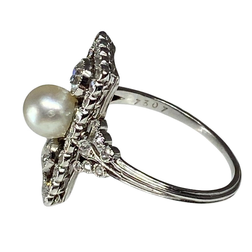 Bague en platine en diamants et perles fines, époque 1900 - Castafiore