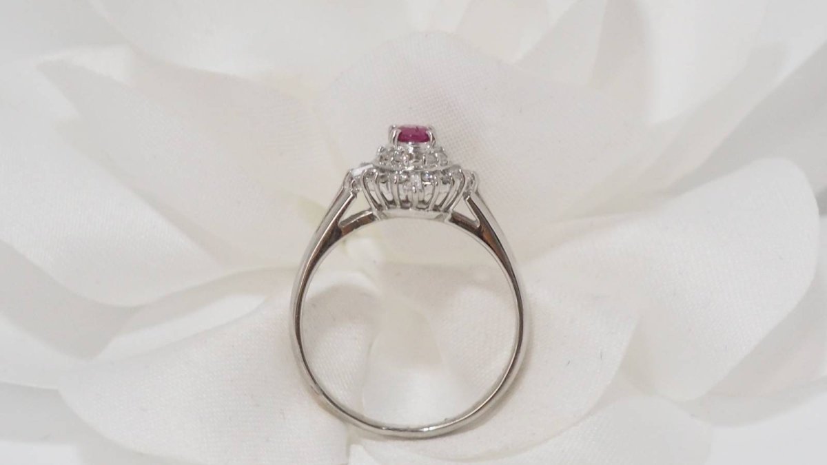 Bague en platine, rubis et diamants - Castafiore