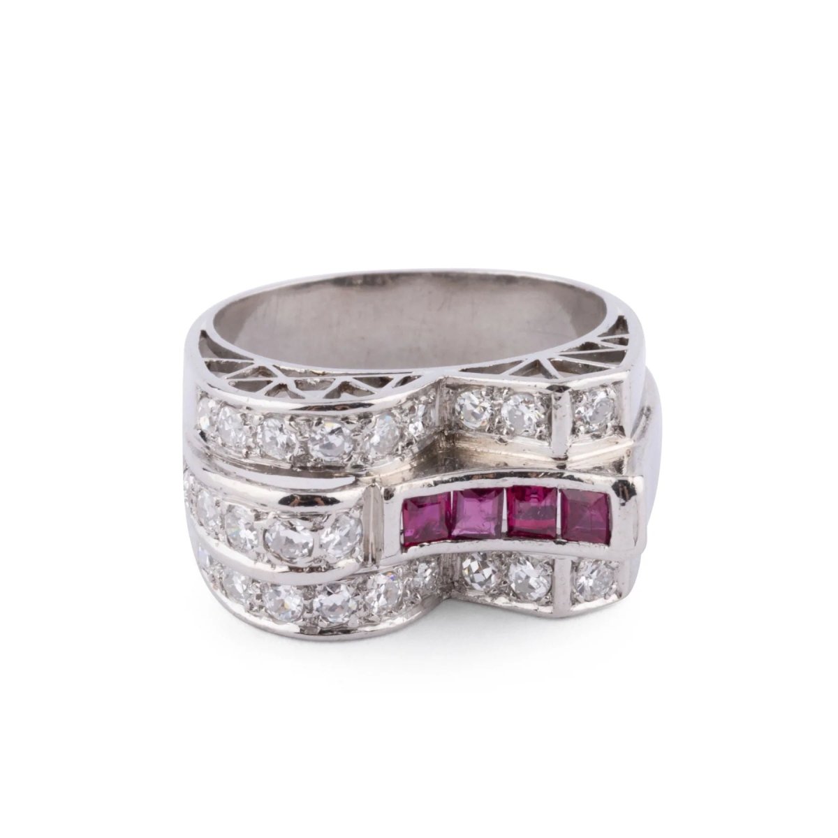 Bague en platine, rubis et diamants - Castafiore