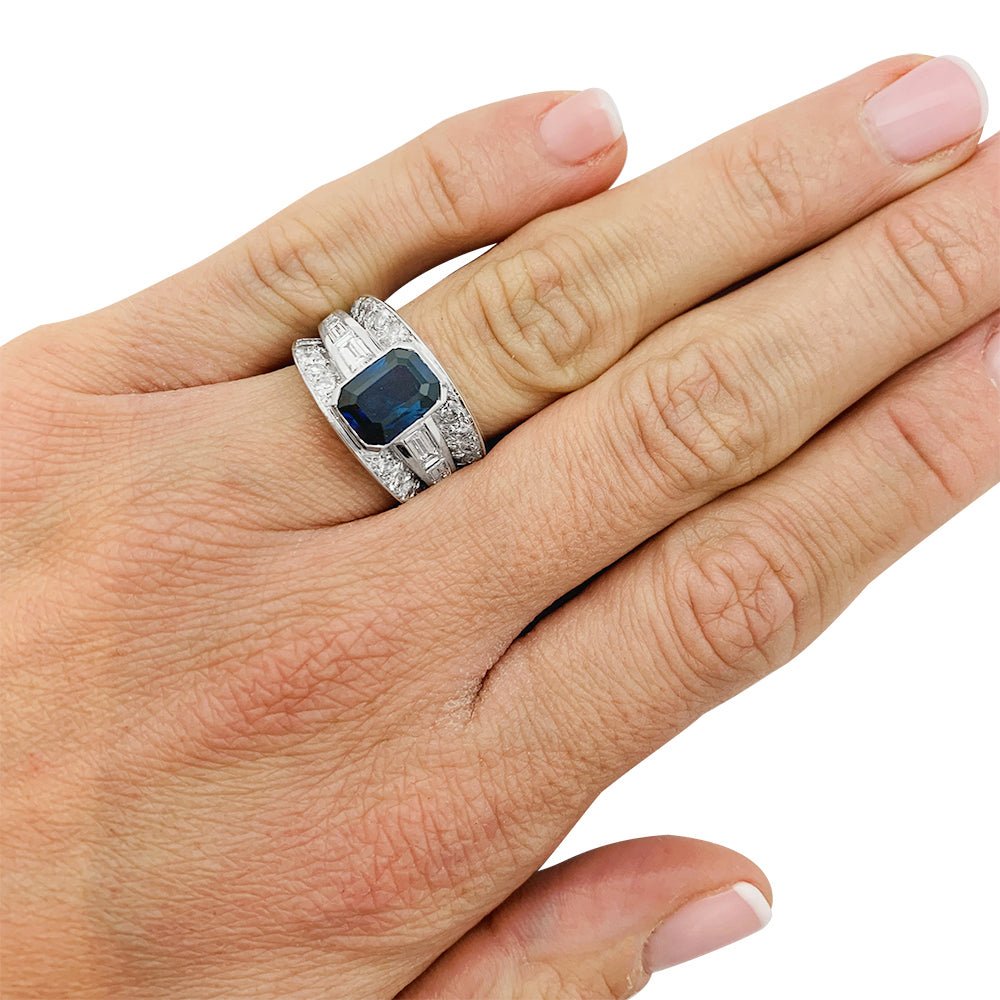 Bague en platine, saphir et diamants - Castafiore