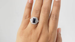 Bague en platine, saphir et diamants - Castafiore