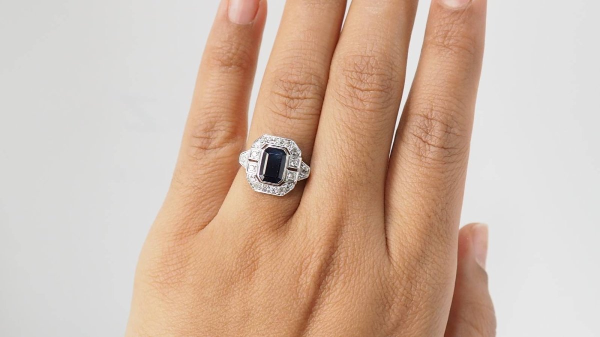Bague en platine, saphir et diamants - Castafiore