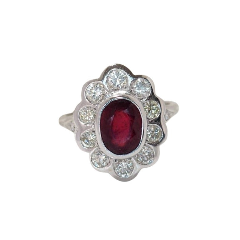 Bague entourage en or blanc, rubis et diamants - Castafiore