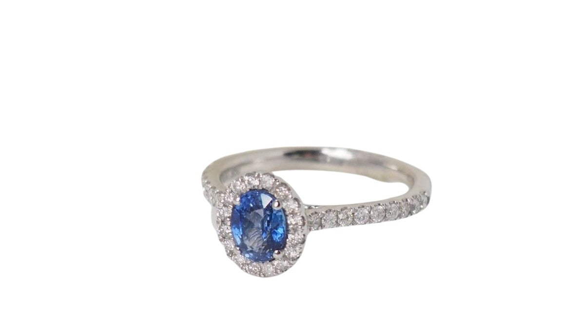 Bague entourage en platine, saphir Ceylan et diamants - Castafiore