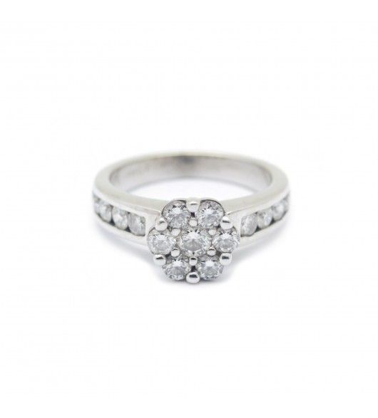 Bague fleur en or blanc et diamants - Castafiore