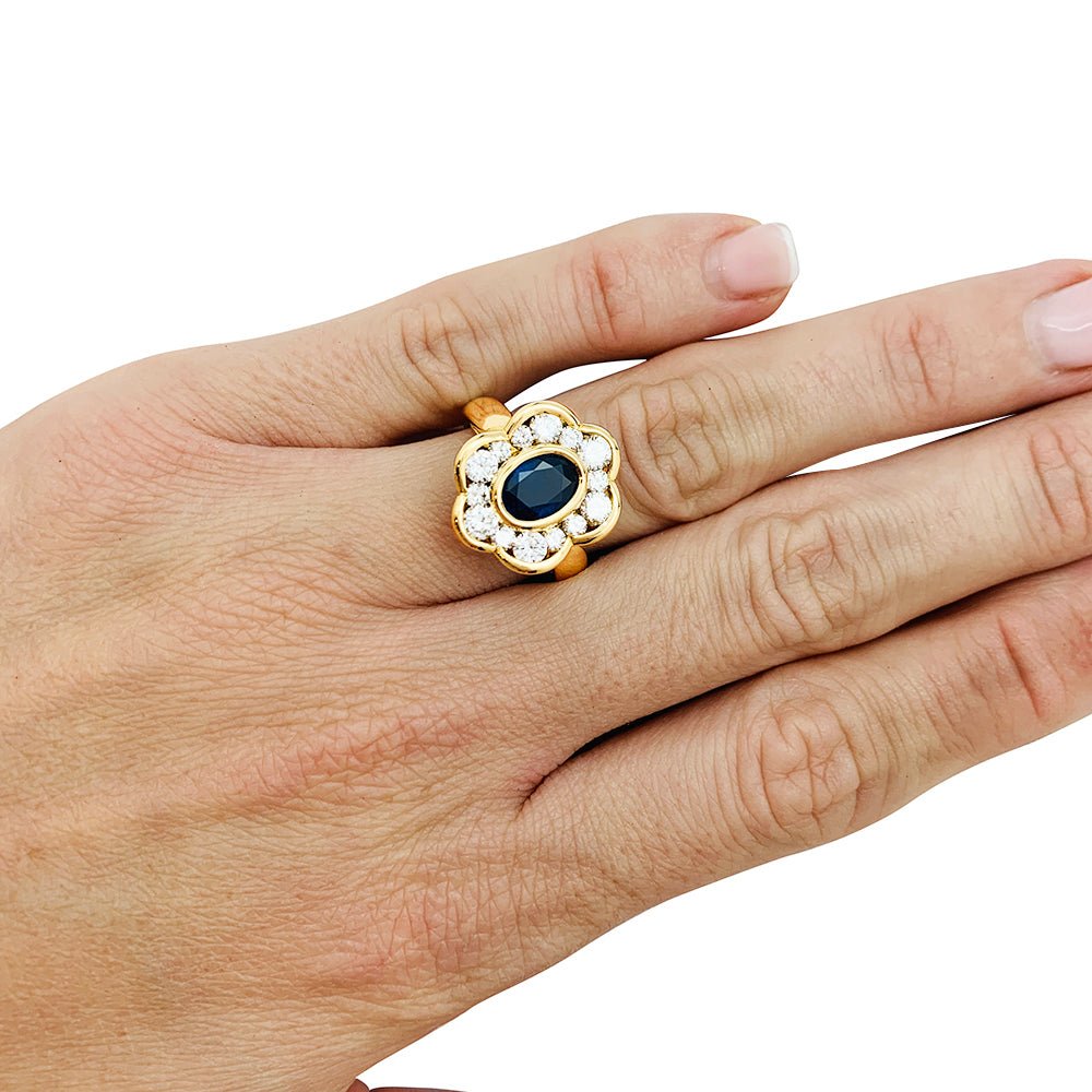 Bague fleur en or jaune, saphir et diamants - Castafiore