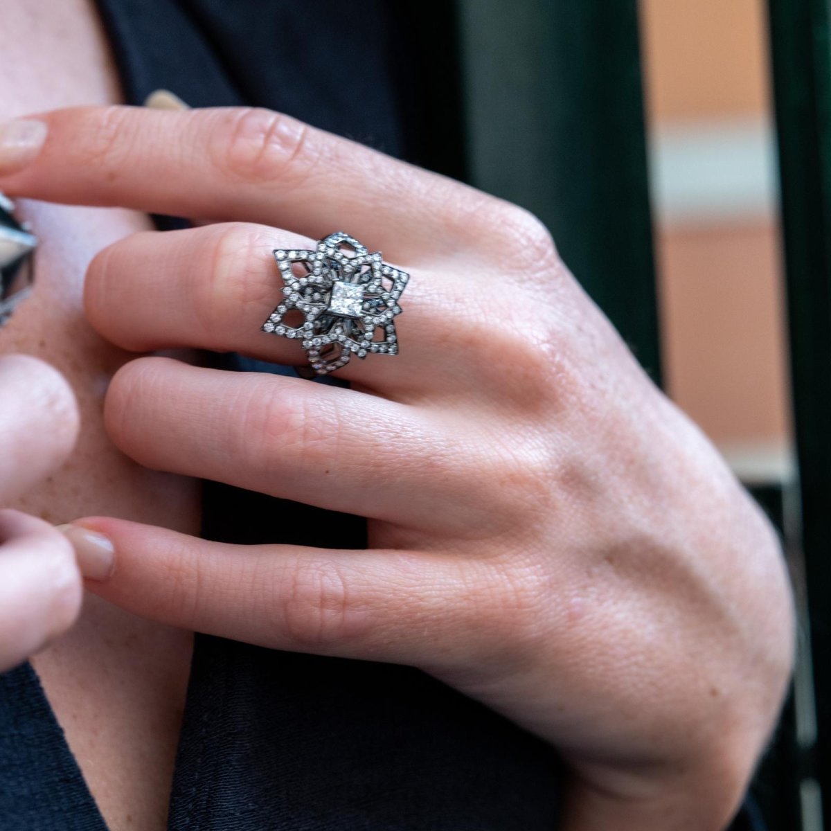 Bague Fleur Or noir Diamant - Castafiore