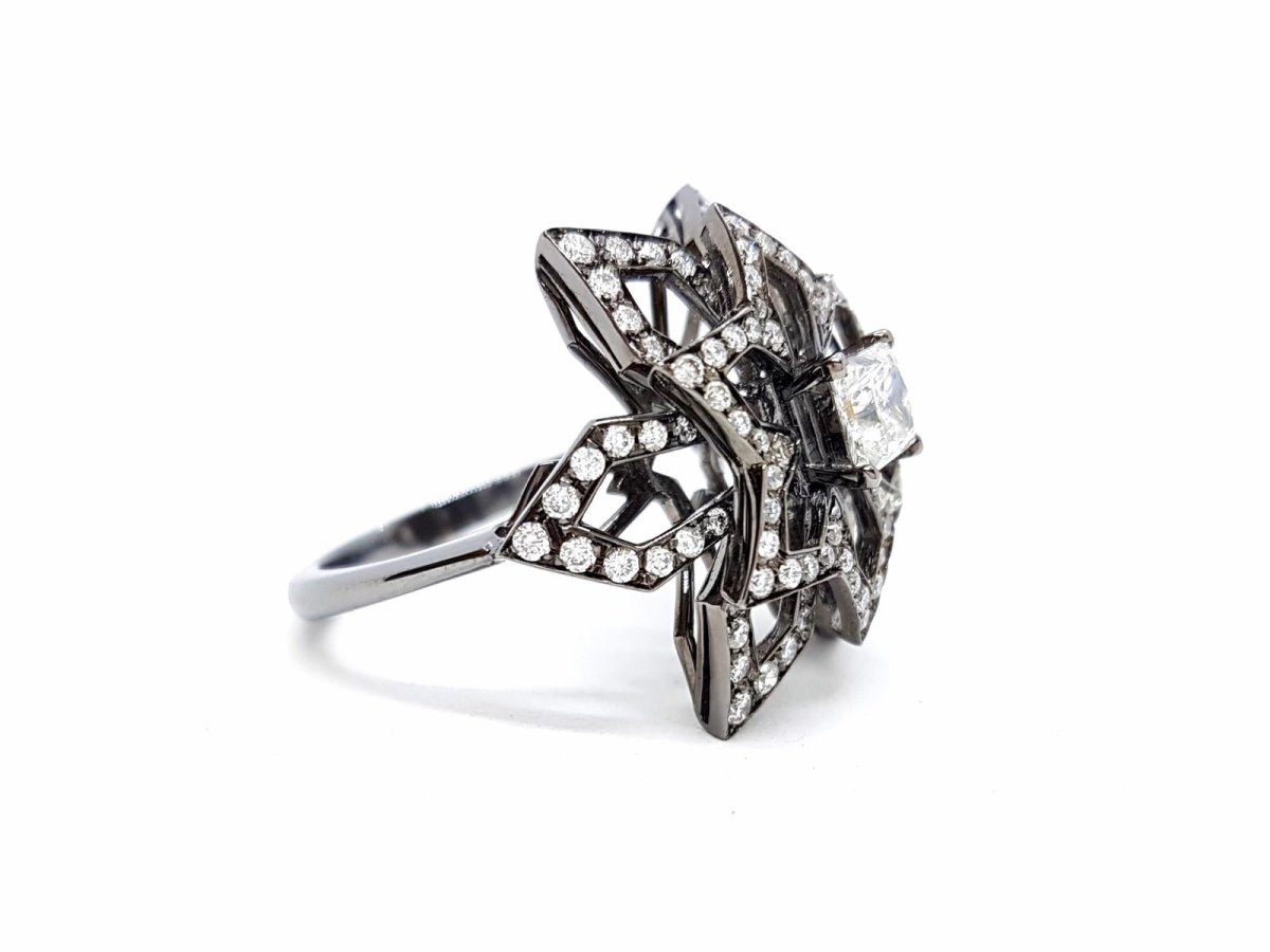 Bague Fleur Or noir Diamant - Castafiore