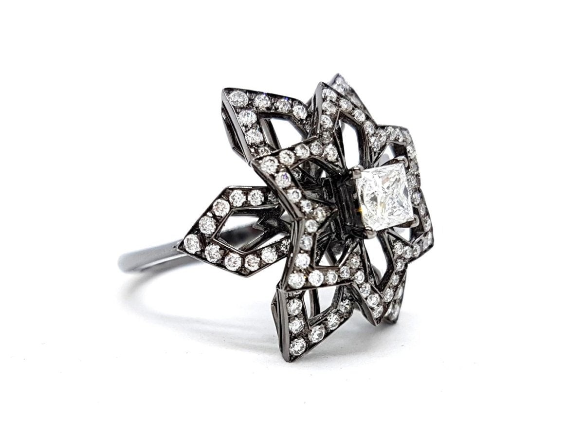 Bague Fleur Or noir Diamant - Castafiore