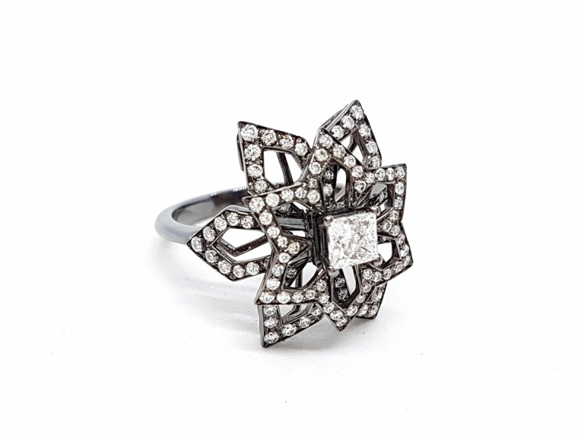 Bague Fleur Or noir Diamant - Castafiore