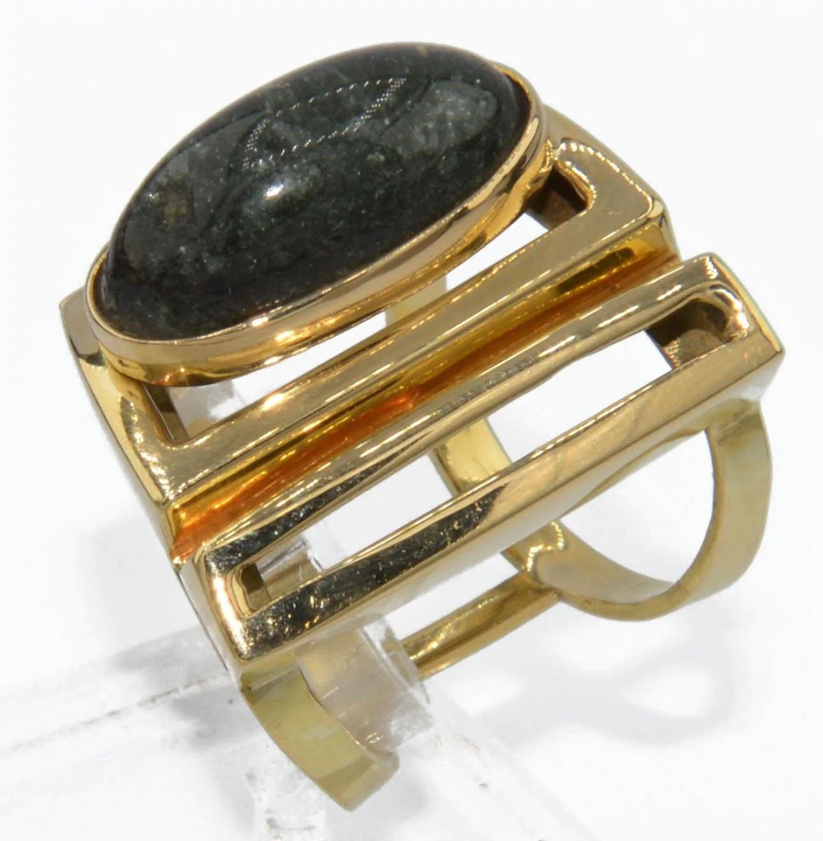 Bague géométrique or jaune ornée d'une agate mousse - Castafiore