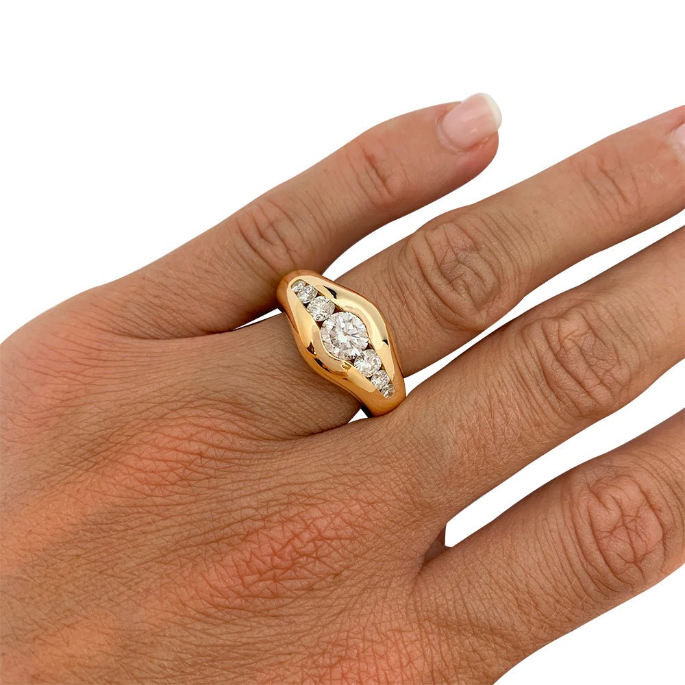 Bague jonc Chaumet, or jaune et diamants - Castafiore