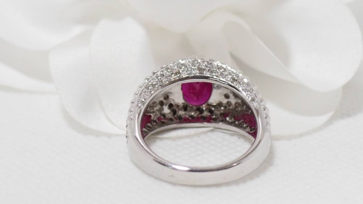 Bague Jonc en or blanc, rubis et diamants - Castafiore