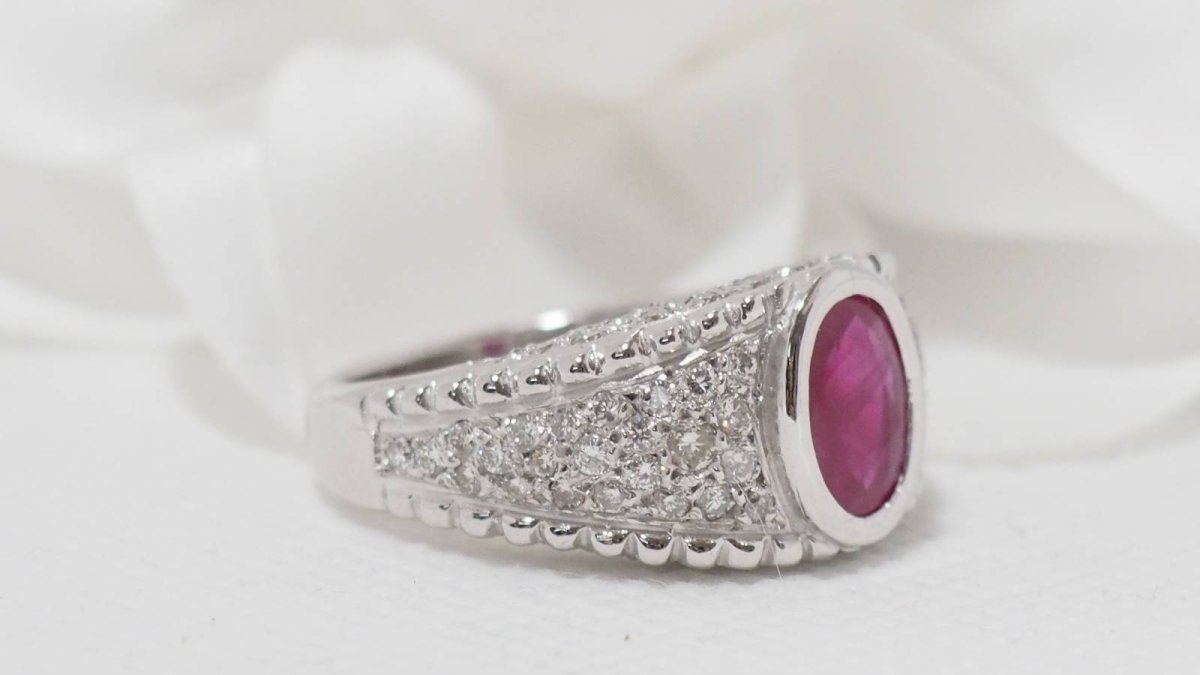 Bague Jonc en or blanc, rubis et diamants - Castafiore