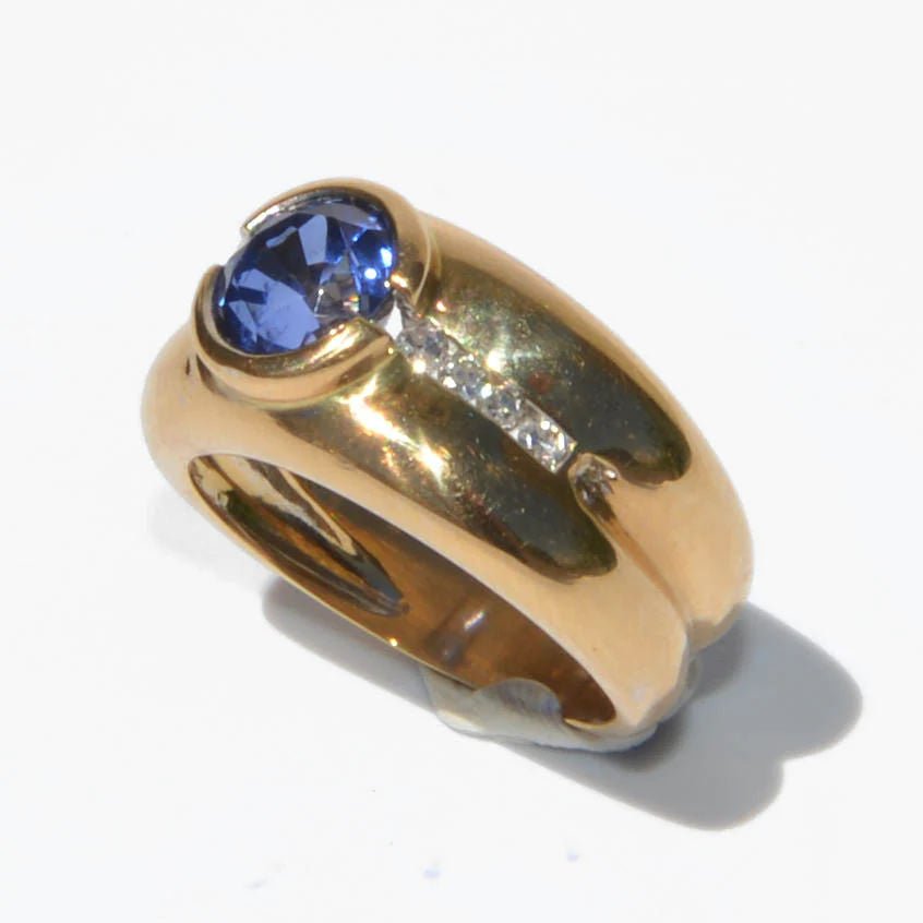 Bague jonc or jaune ornée d'un saphir taille ronde et diamant - Castafiore