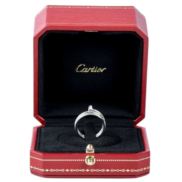Bague "Juste un Clou" de Cartier en or gris 750/1000 ornée de 77 diamants pour un total de 0,59 carats. - Castafiore