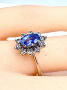 Bague marguerite en or 18 carats en saphir ceylan et diamants - Castafiore