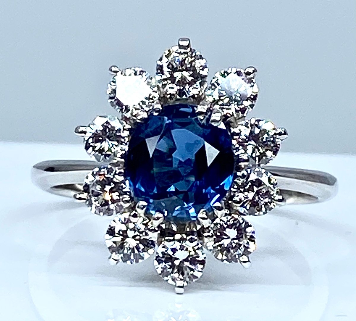 Bague marguerite en or 18 carats en saphir et diamants - Castafiore