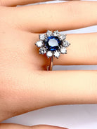 Bague marguerite en or 18 carats en saphir et diamants