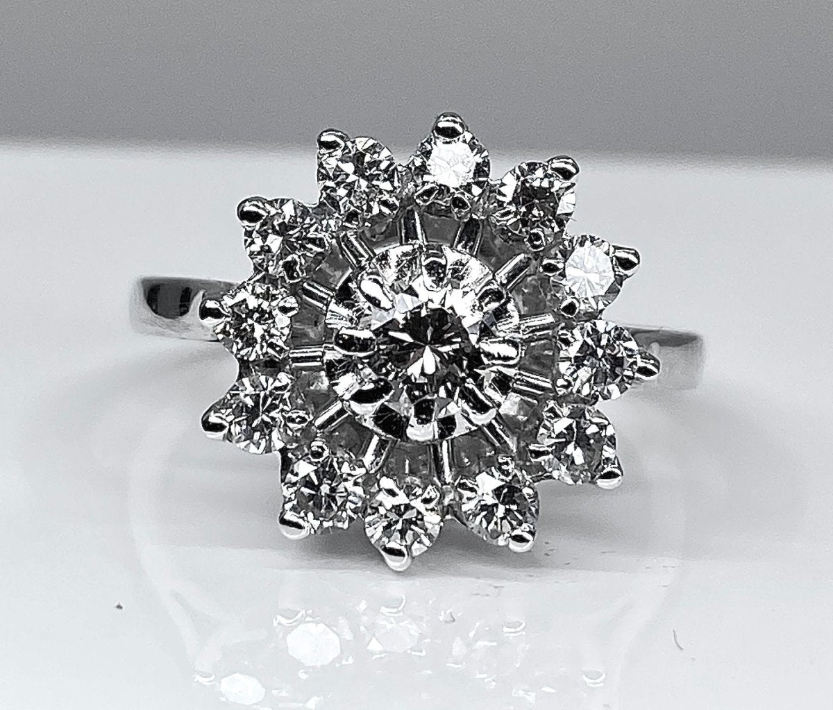 Bague marguerite en or 18 carats et diamants - Castafiore