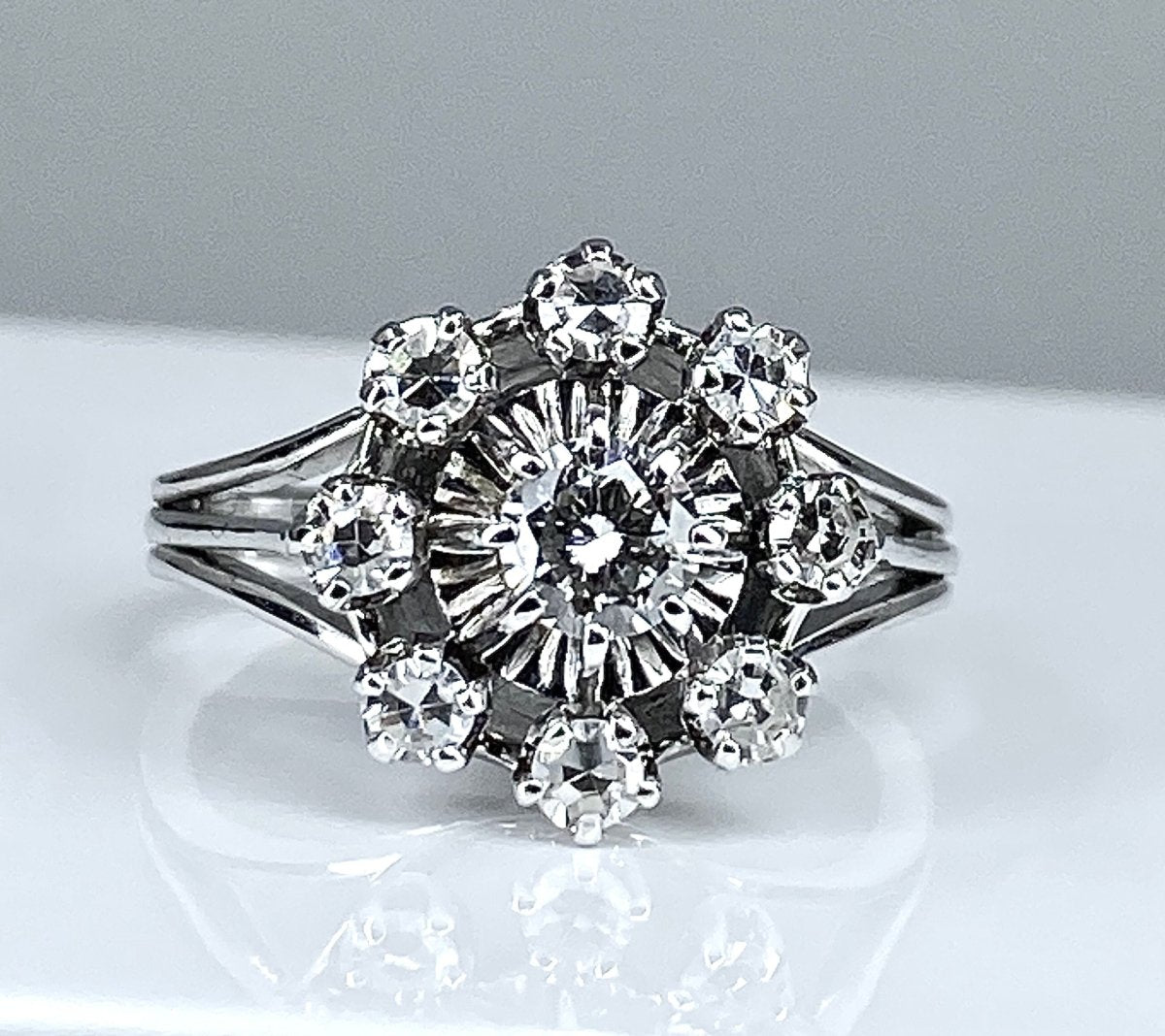 Bague marguerite en or 18 carats et diamants - Castafiore