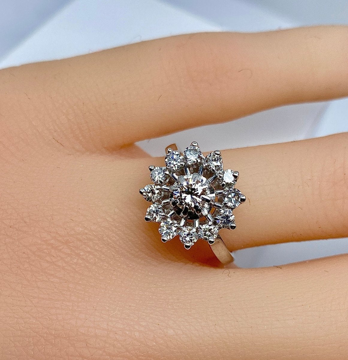 Bague marguerite en or 18 carats et diamants - Castafiore