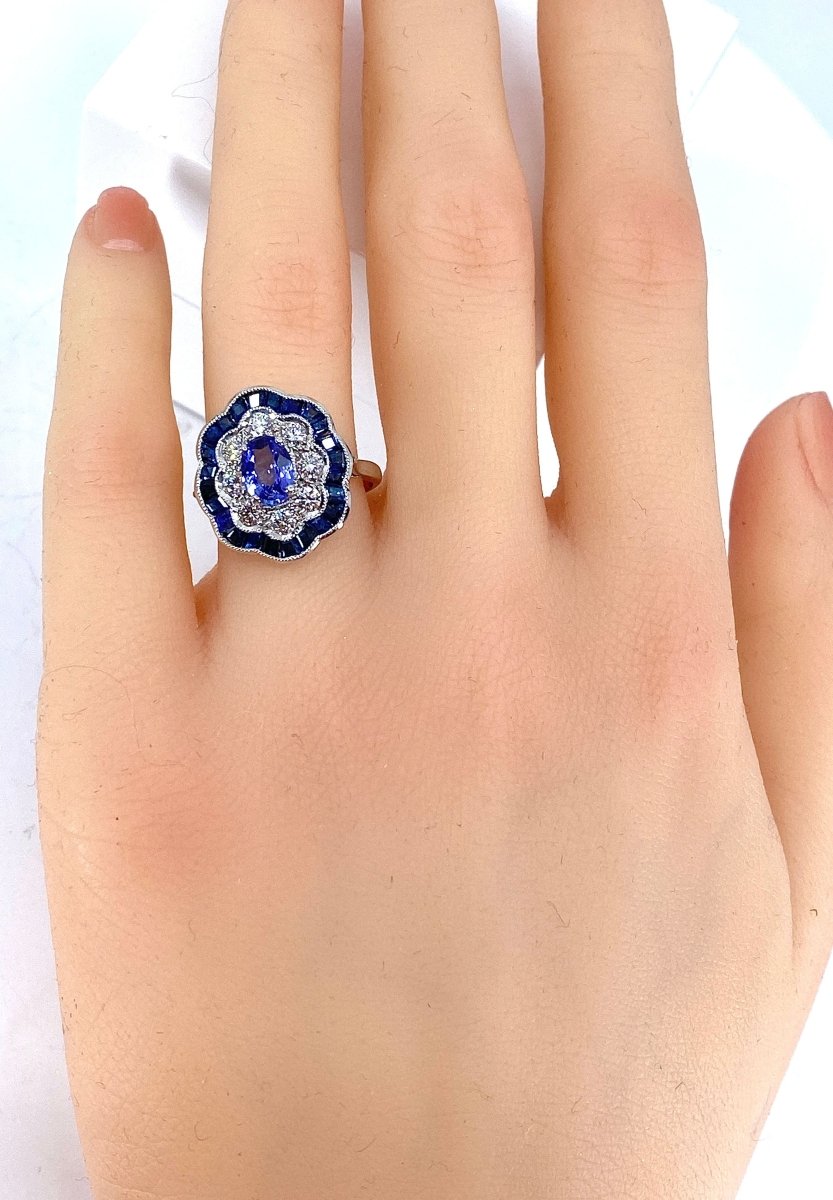 Bague marguerite en or blanc 18 carats en saphirs et diamants - Castafiore