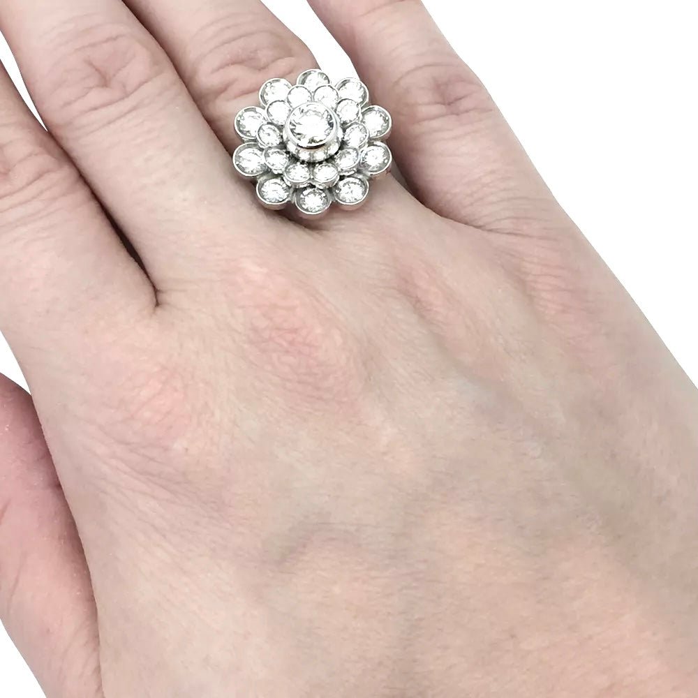 Bague marguerite en or blanc, diamants - Castafiore