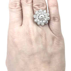 Bague marguerite en or blanc, diamants - Castafiore