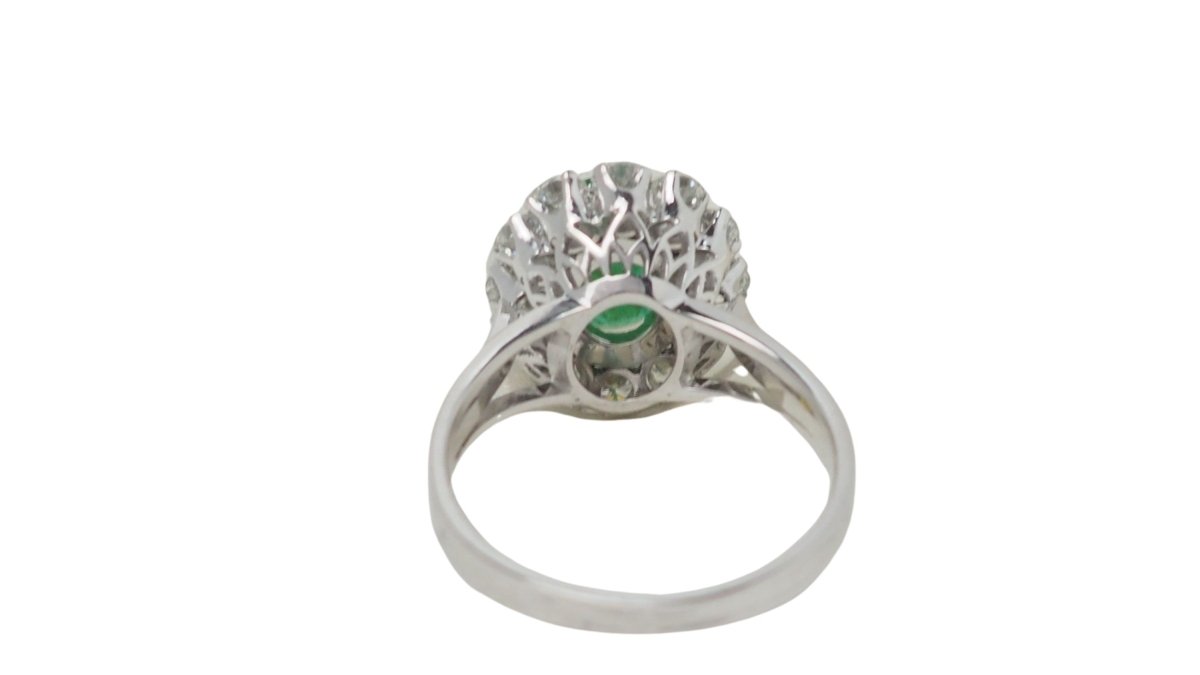 Bague Marguerite en or blanc, émeraude et diamants - Castafiore