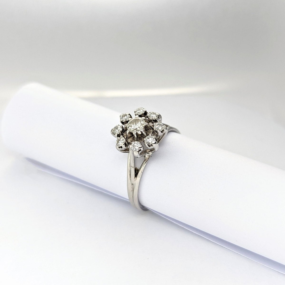 Bague Marguerite en or blanc et diamants - Castafiore