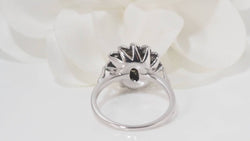 Bague marguerite en or blanc et diamants - Castafiore