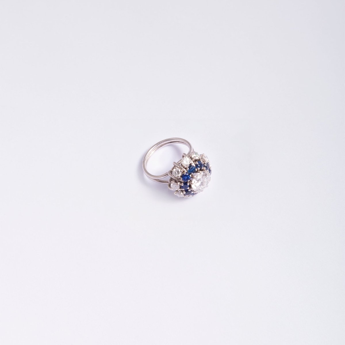 Bague Marguerite en or blanc et en diamants et saphirs - Castafiore