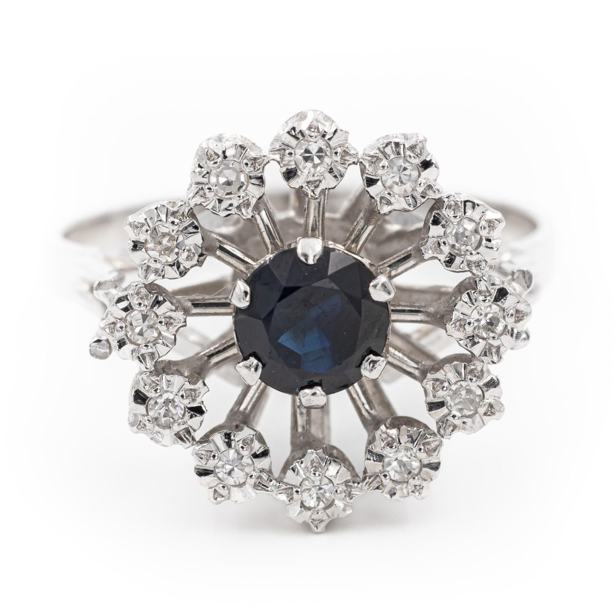 Bague marguerite en or blanc et saphir - Castafiore