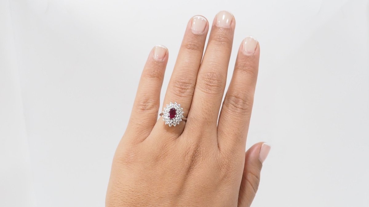 Bague Marguerite en or blanc, rubis et diamants - Castafiore