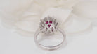 Bague marguerite en or blanc, rubis et diamants - Castafiore