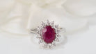 Bague marguerite en or blanc, rubis et diamants - Castafiore